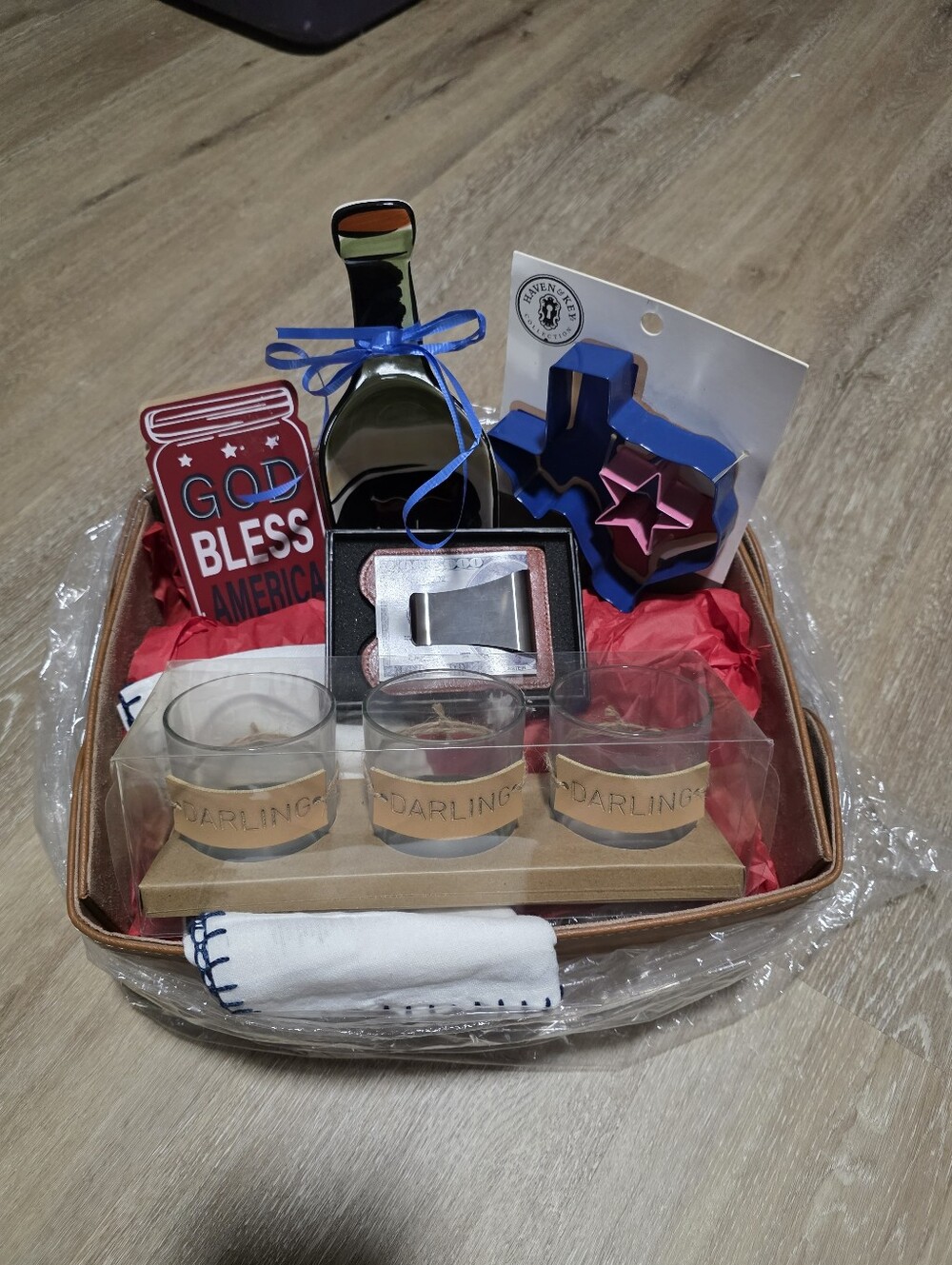 'Welcome To Texas, Darling' Gift Bundle. - Picture 1 of 7